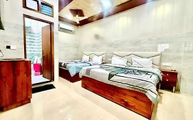 Shri Murli Manohar Dham Hotel Vrindavan
